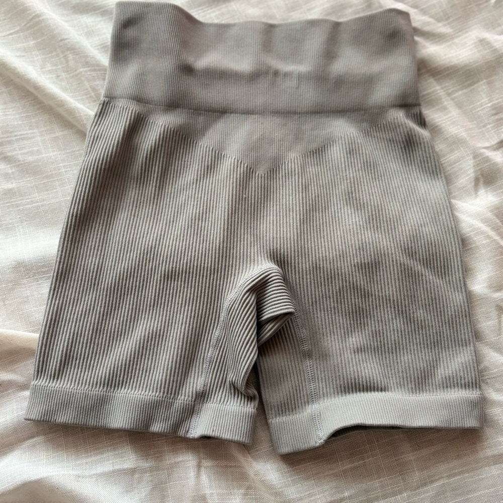 Gray Ribbed Two-Piece Set - Picture 2 of 3